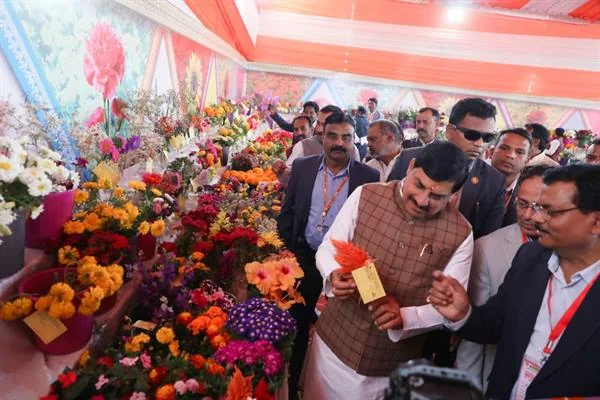 भोपाल गुलाब उद्यान में पुष्प महोत्सव का मंच